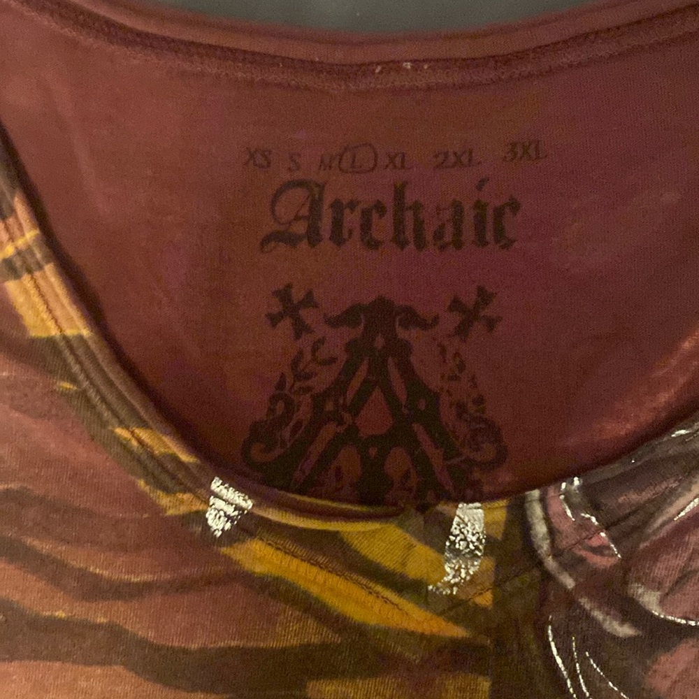 Archaic women’s shirt size large
